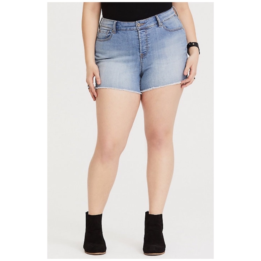 💕HPX3💕NWT Torrid Jean shorts